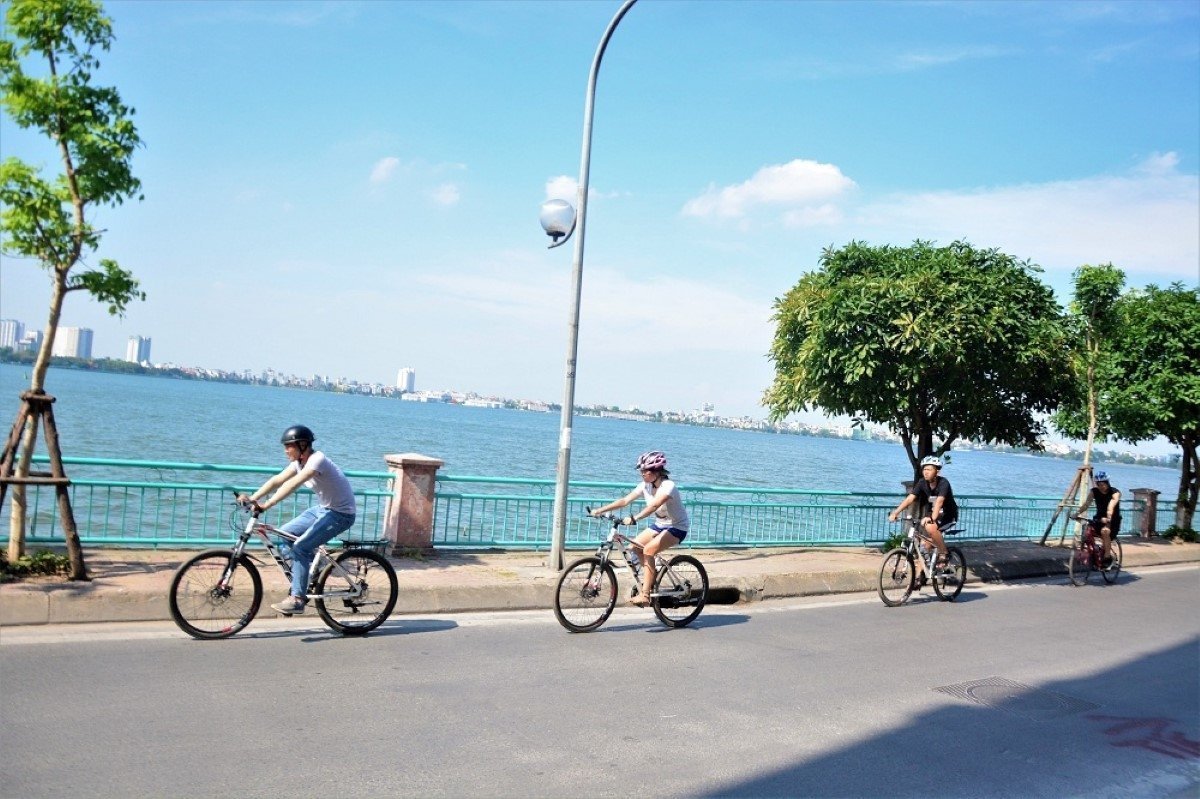 Hanoi City Bicycle Tour 1 Day